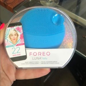 Luna Foreo fofo facial cleansing brush